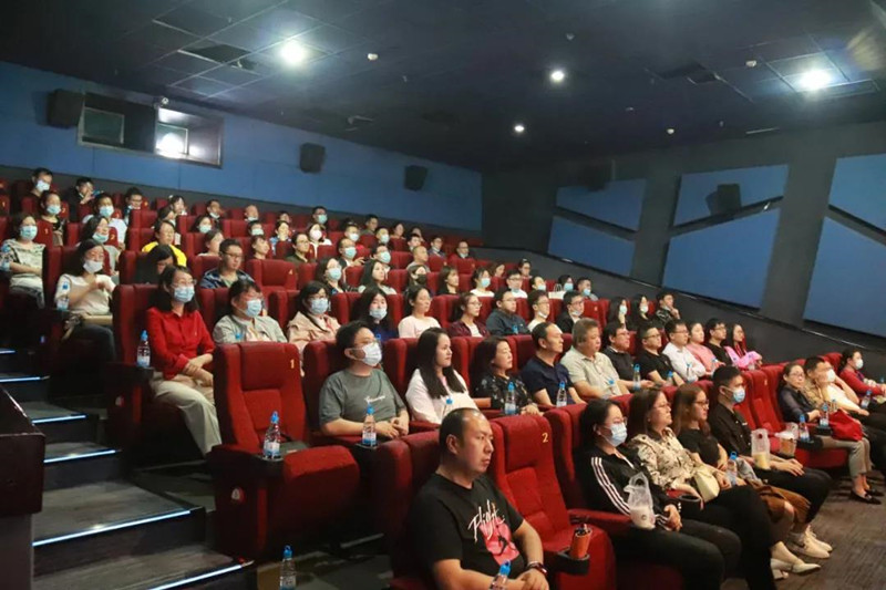 电影的负责人试听易易亲电影，让你的电影之旅更精彩