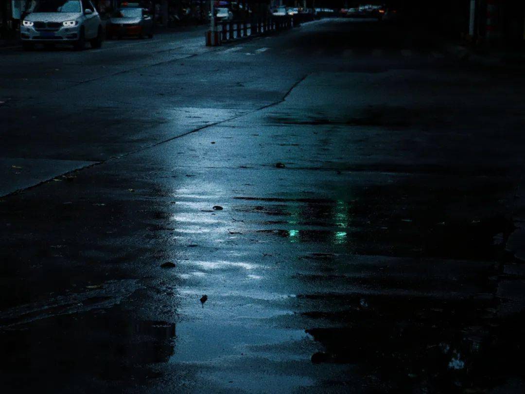 今天的雨-大雨滂沱,水花四溅,今日壮观自然演出 今天的雨-大雨滂沱,水花四溅,今日壮观自然演出