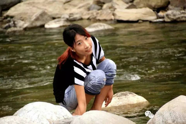 老公在家玩手机游戏怎么办-老公沉迷手机游戏，如何解救？