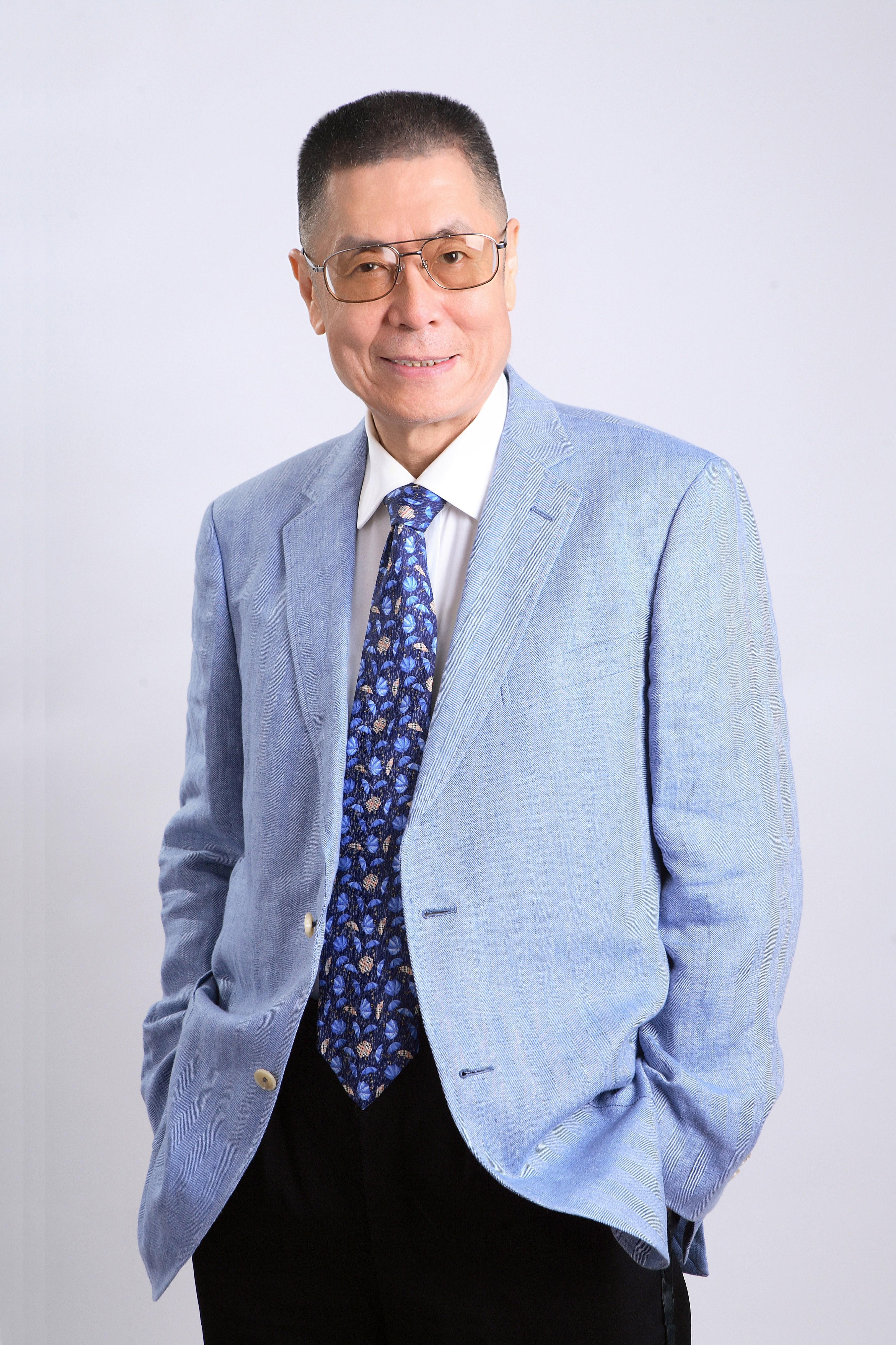 时尚达人凌波:青春活力VS成熟稳重,哪款更吸睛? 时尚达人凌波:青春活力VS成熟稳重,哪款更吸睛?