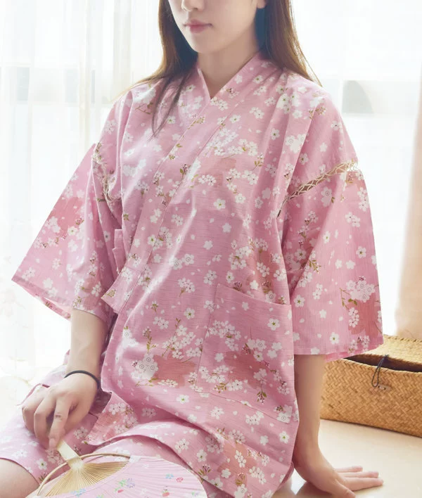 日本浴衣-穿越时光，领略日本夏日之美：探索浴衣的传统与现代魅力