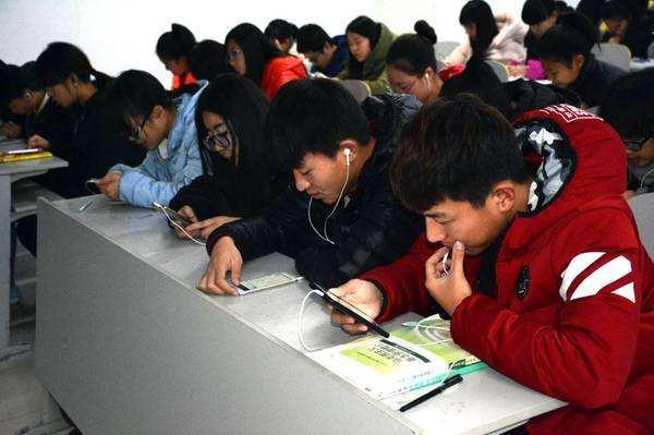 在家上课玩手机游戏违法吗-在家上课玩手机游戏是否违法?学校和家长如何看待? 在家上课玩手机游戏违法吗-在家上课玩手机游戏是否违法?学校和家长如何看待?